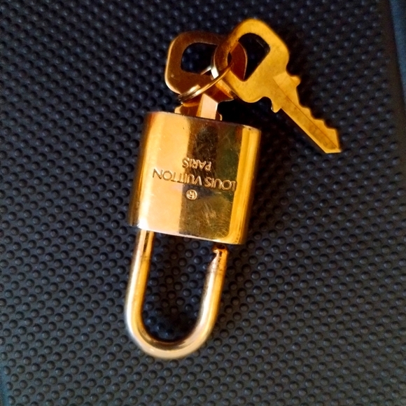 Louis Vuitton Lock And Keys - Picture 3 of 4
